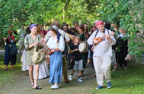 SPACER Z OPOWIEŚCIAMI PRZEZ ARBORETUM WIRTY