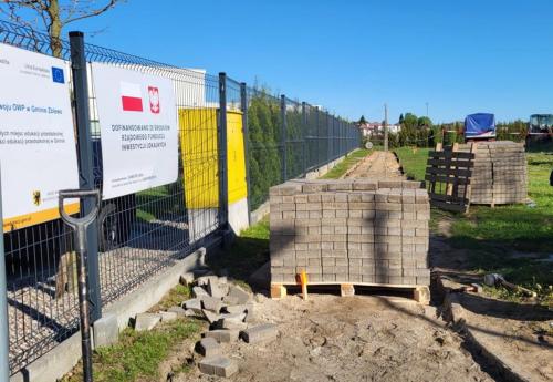 BUDOWA DEPTAKA W ZBLEWIE KOSTKA BRUKOWA ROBOTY ZIEMNE