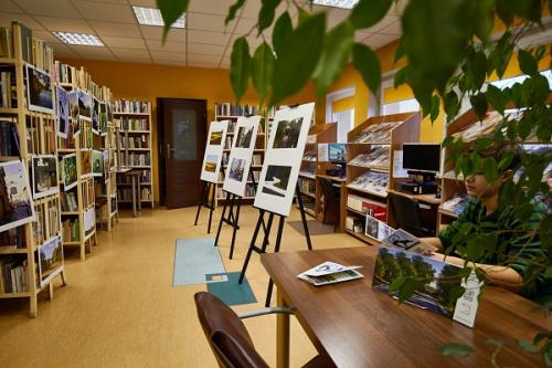 BIBLIOTEKA W ZBLEWIE ZAPRASZA NA WYSTAWĘ „KOCIEWIE W OBIEKTYWIE”