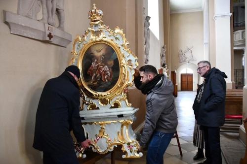 zabytkowe feretrony wróciły do pinczyna