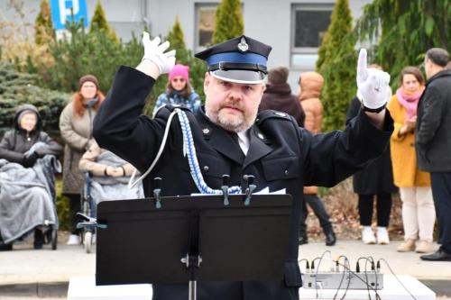 orkiestra strażacka gra koncert