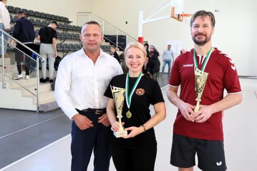 UCZESTNICY TURNIEJU TENISA W ZBLEWIE